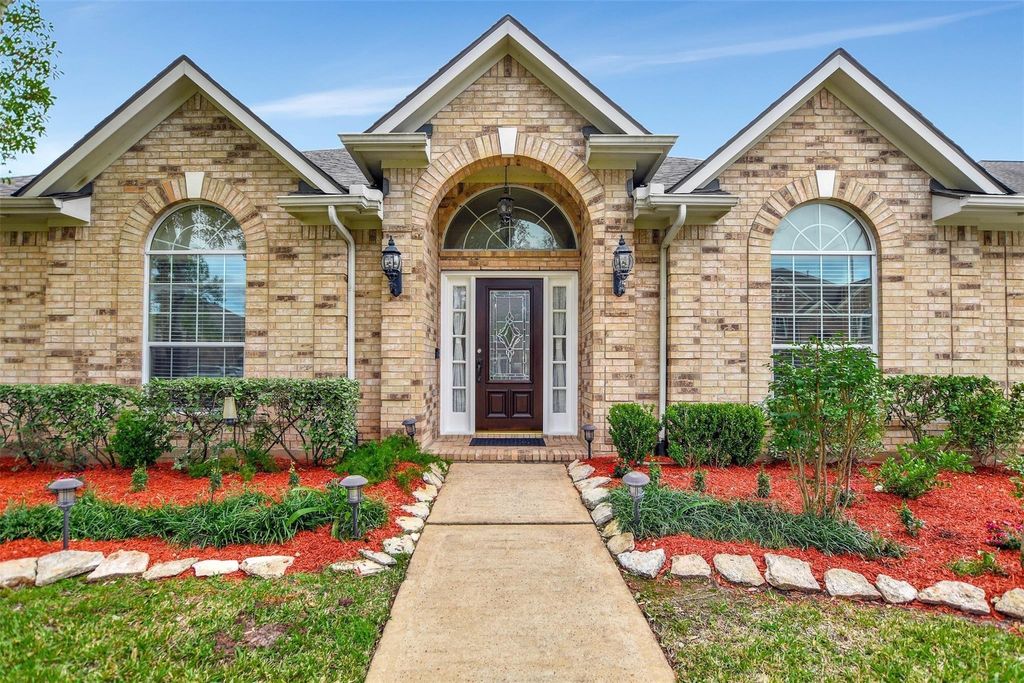 Photo of 3015 Newbrook Drive, Pearland, TX 77584 (MLS # 72558986)
