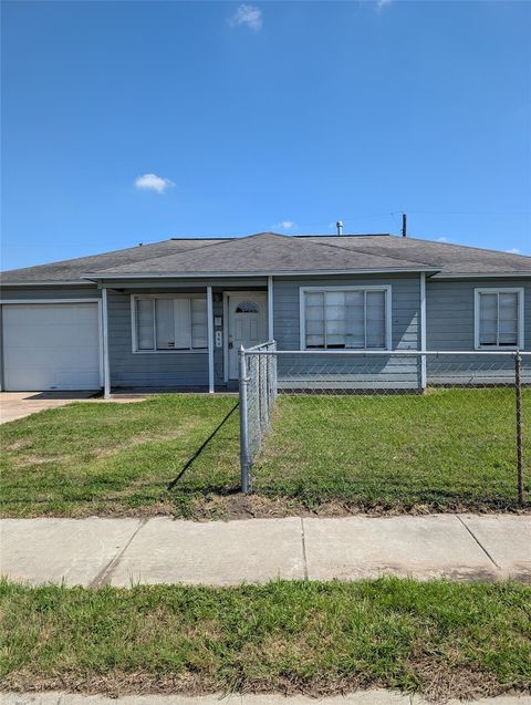 Photo of 109 E Parker Road, Houston, TX 77076 (MLS # 98201765)