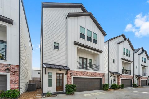 Photo of 954 Fisher Street #E, Houston, TX 77018 (MLS # 73897038)