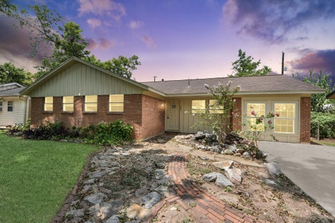 Photo of 505 Jasmine Street, Richwood, TX 77531 (MLS # 8342926)