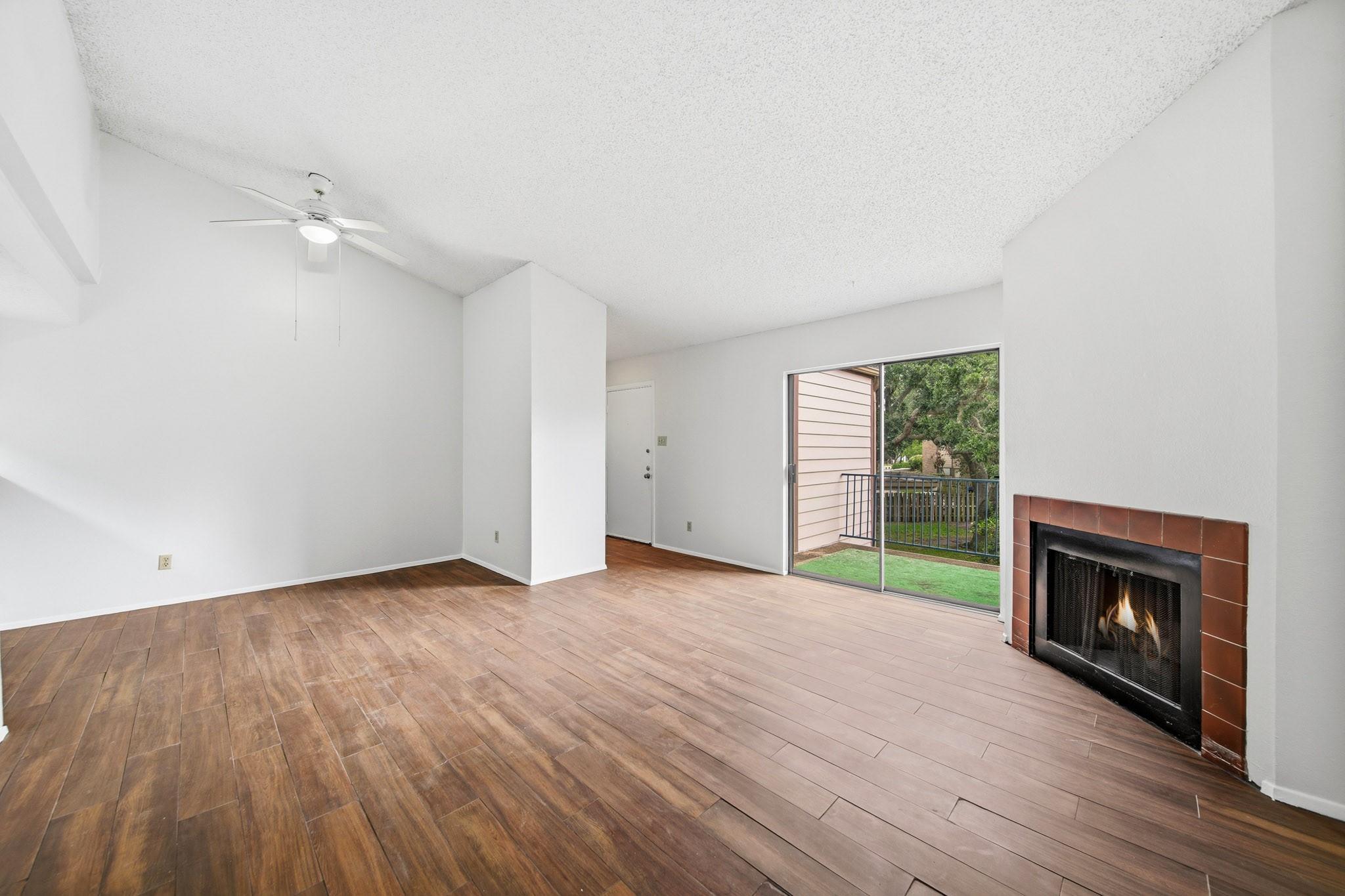 7116 N Holiday Drive