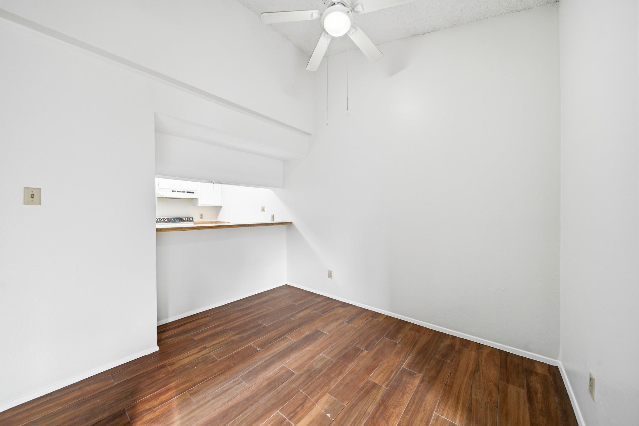 7116 N Holiday Drive