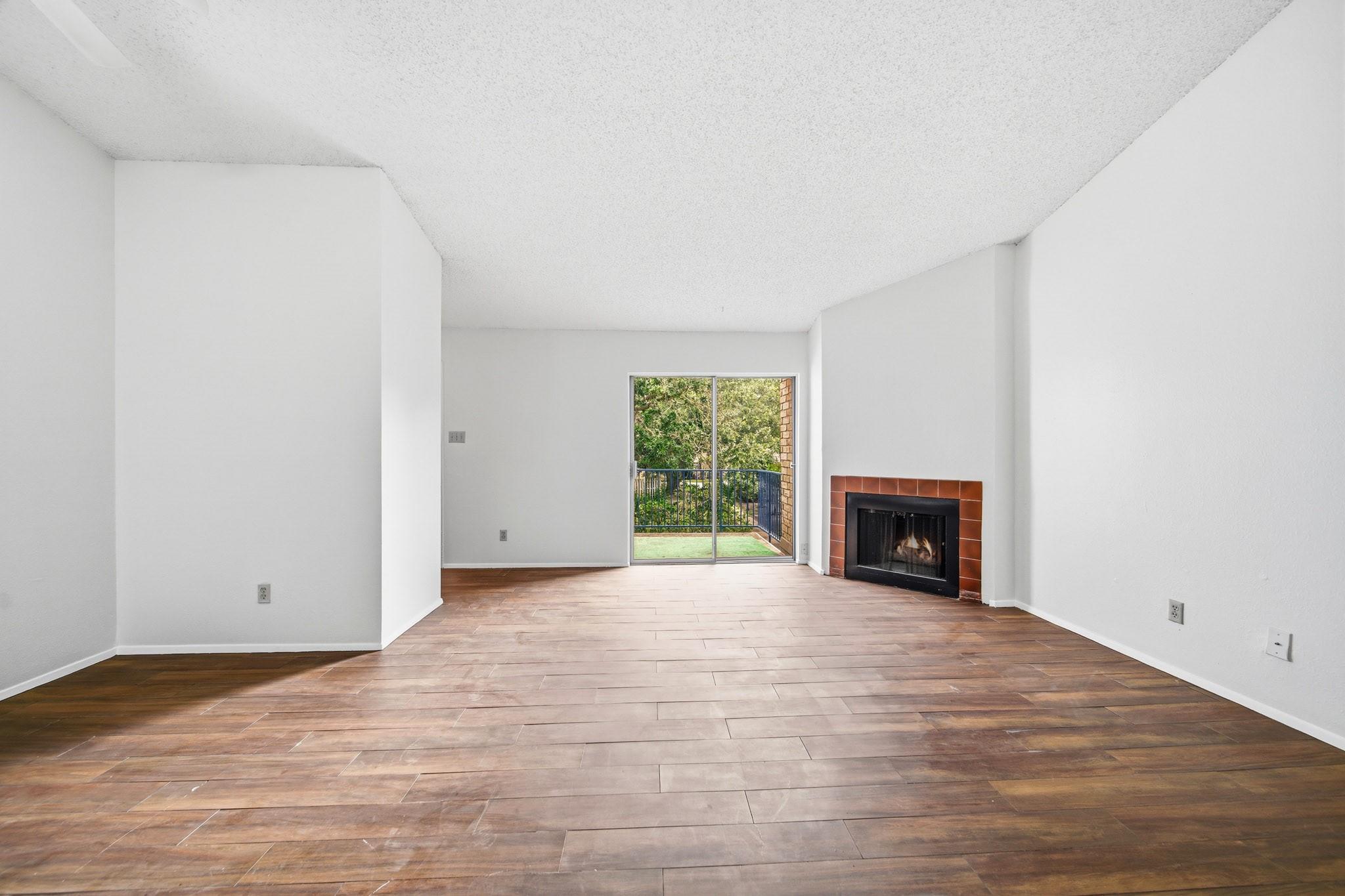 7116 N Holiday Drive