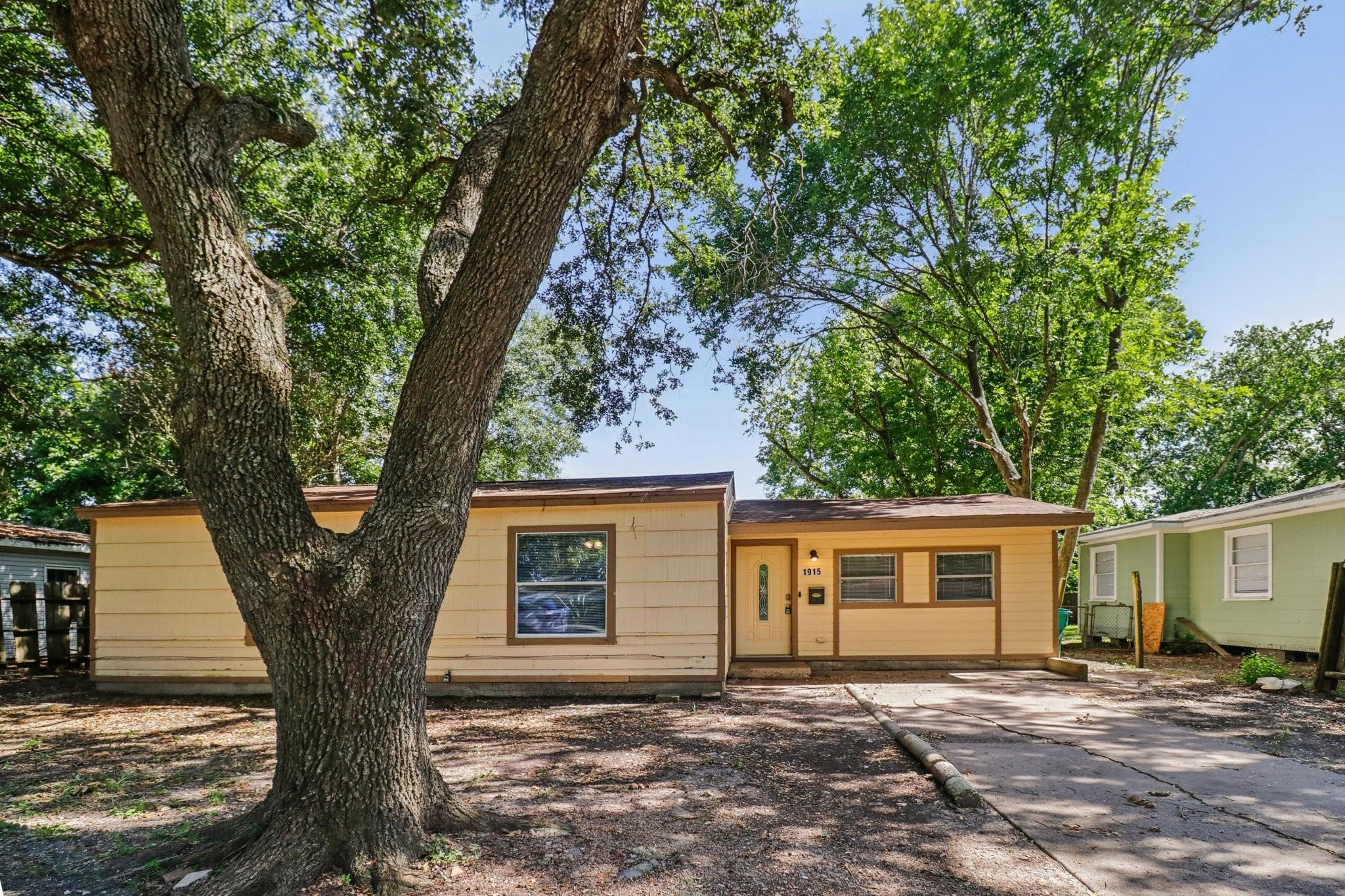 1915 Little Street
