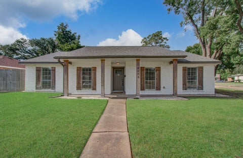 Photo of 2002 Seagate Lane, Houston, TX 77062 (MLS # 19236989)