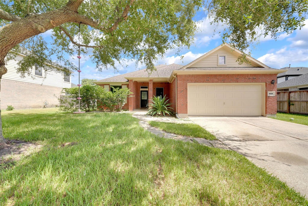 Photo of 1009 Bay Area Boulevard, League City, TX 77573 (MLS # 93553078)