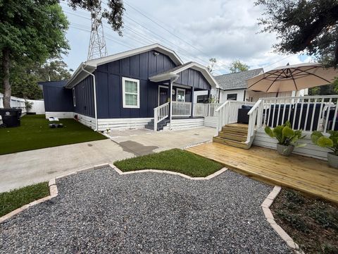 Photo of 1602 Luzon Street, Houston, TX 77009 (MLS # 94518539)