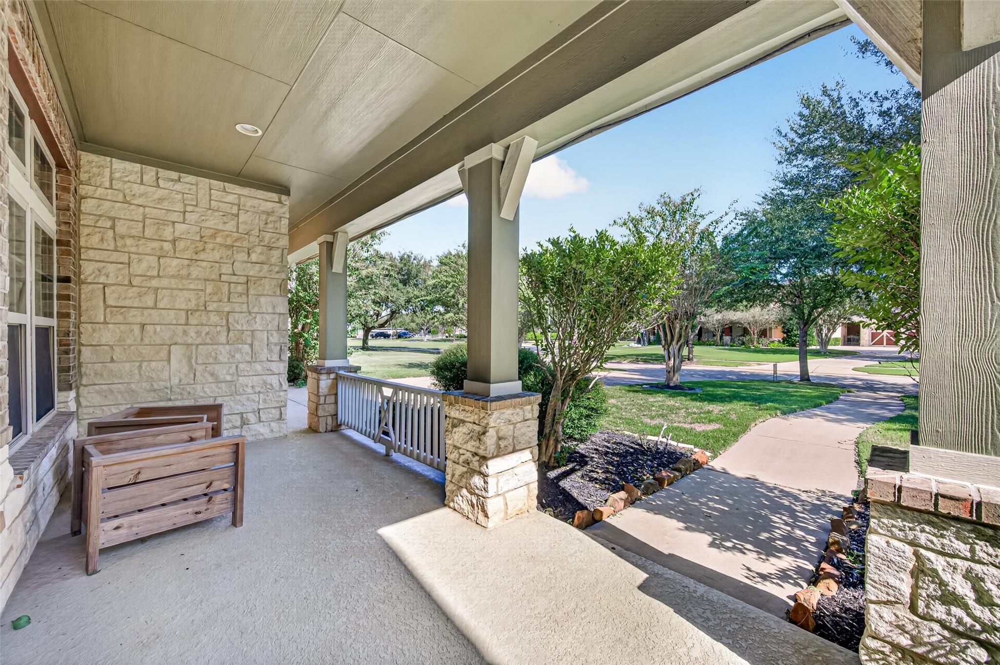 5119 Water Oak Crescent