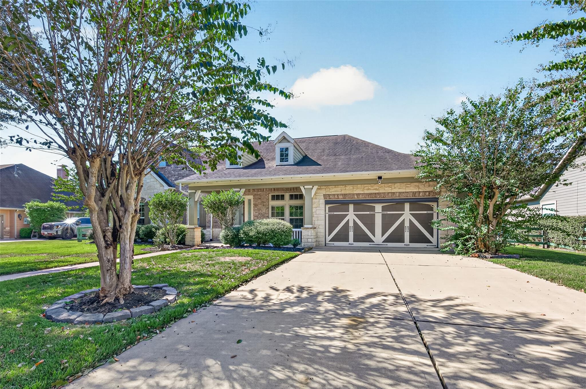 5119 Water Oak Crescent