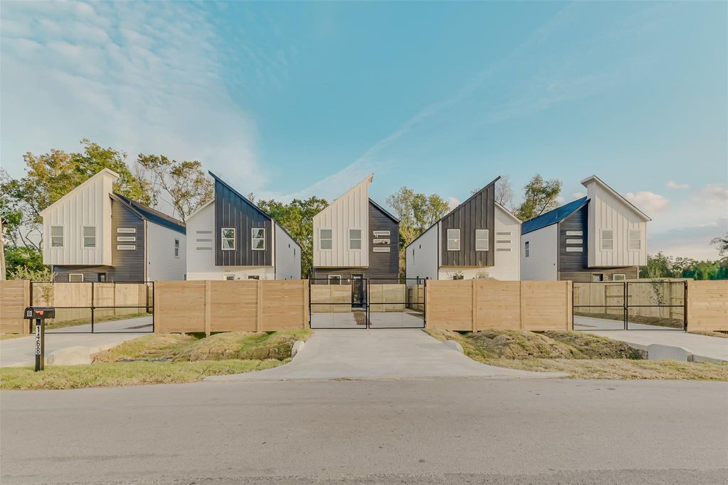 Photo of 1462 Ferguson Way Way, Houston, TX 77088 (MLS # 19161682)