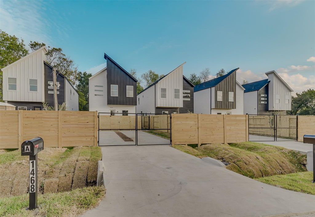 Photo of 1462 Ferguson Way Way, Houston, TX 77088 (MLS # 19161682)