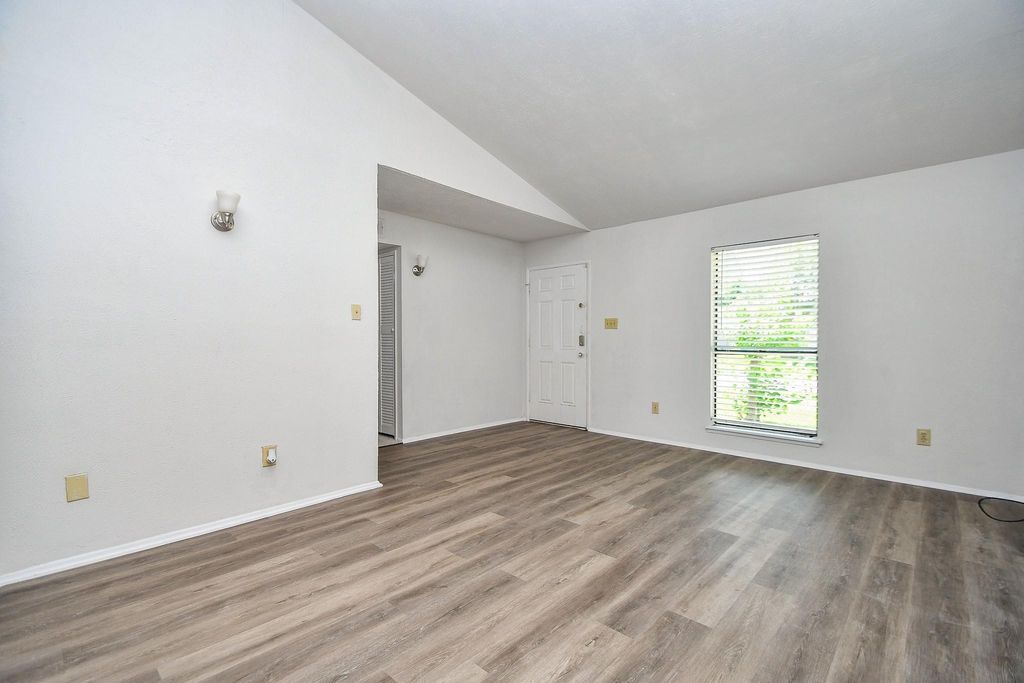 Photo of 6915 Jeb Stuart Drive, Richmond, TX 77469 (MLS # 75912155)