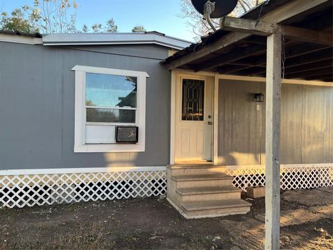 Photo of 305 7th Street, Rosenberg, TX 77471 (MLS # 98307774)