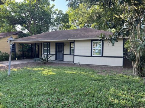 Photo of 4933 Alvin Street, Houston, TX 77033 (MLS # 43728932)