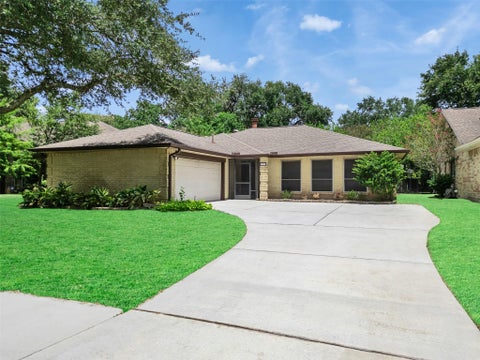 Photo of 2819 Poplar Creek Lane, Pearland, TX 77584 (MLS # 8674964)