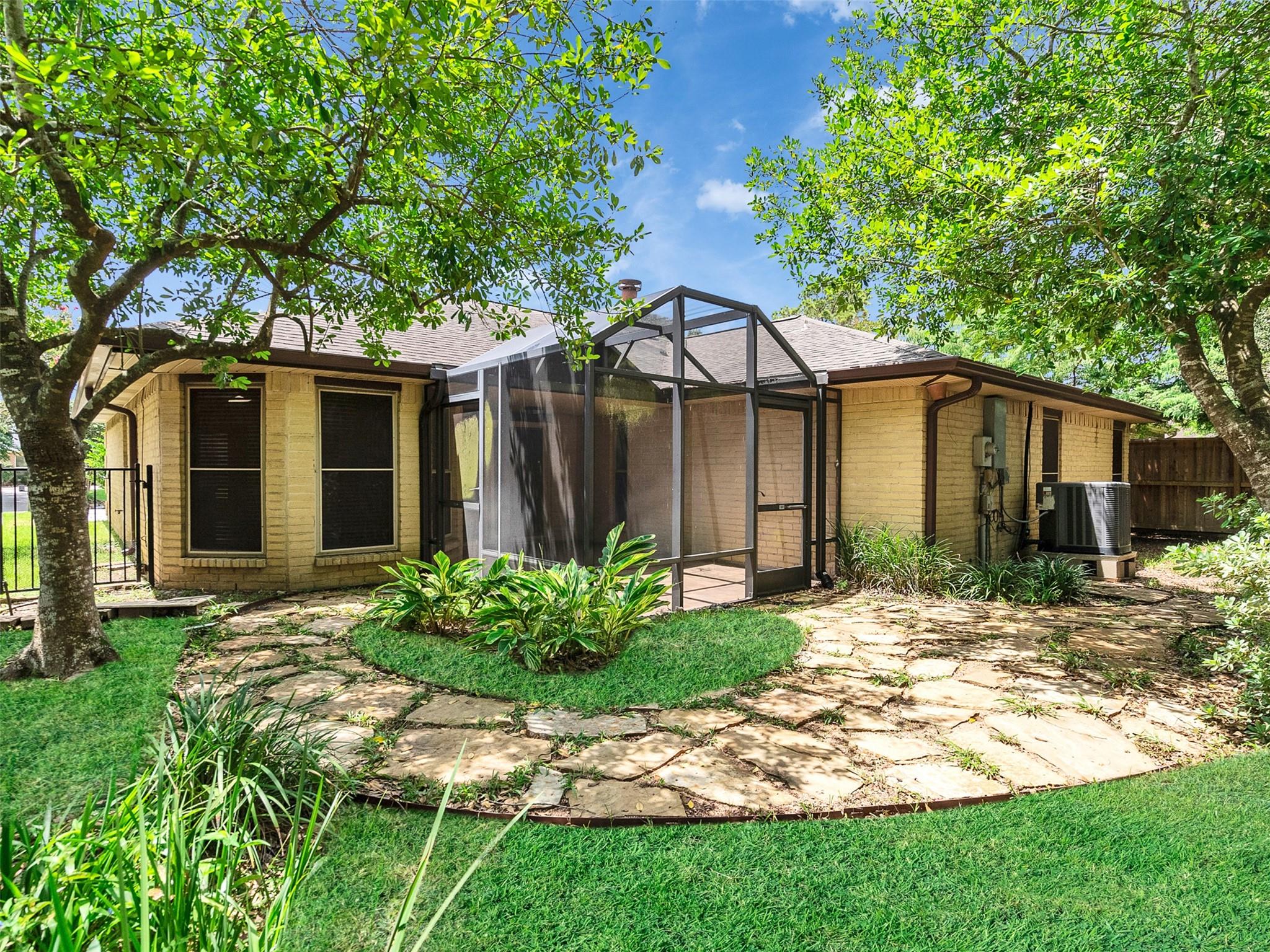 2819 Poplar Creek Lane