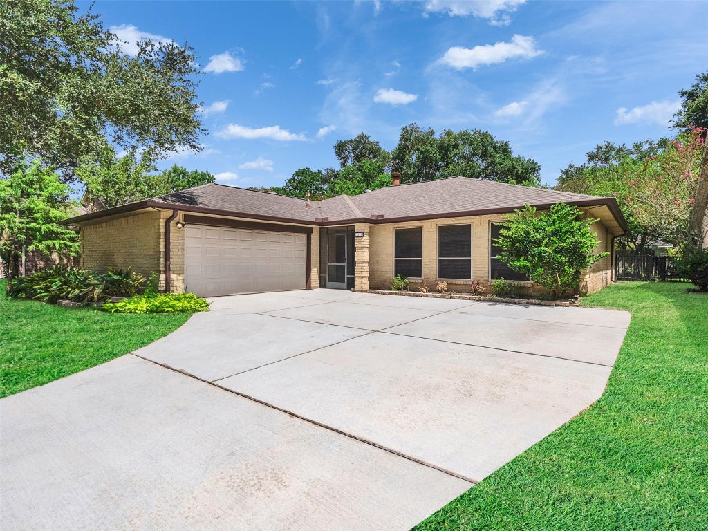 Photo of 2819 Poplar Creek Lane, Pearland, TX 77584 (MLS # 8674964)