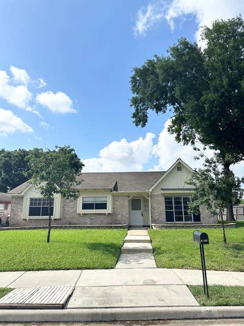 Photo of 11702 Brighton Lane, Meadows Place, TX 77477 (MLS # 74400427)