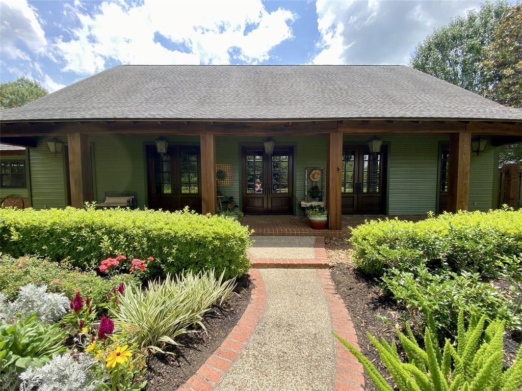 Photo of 1395 Ford Avenue, Dayton, TX 77535 (MLS # 59389072)