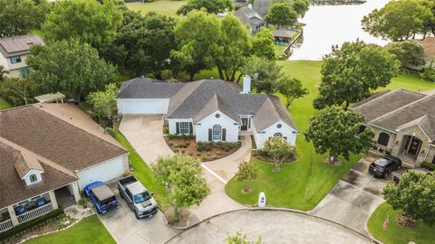 Photo of 103 Forest Court, Conroe, TX 77356 (MLS # 59829663)