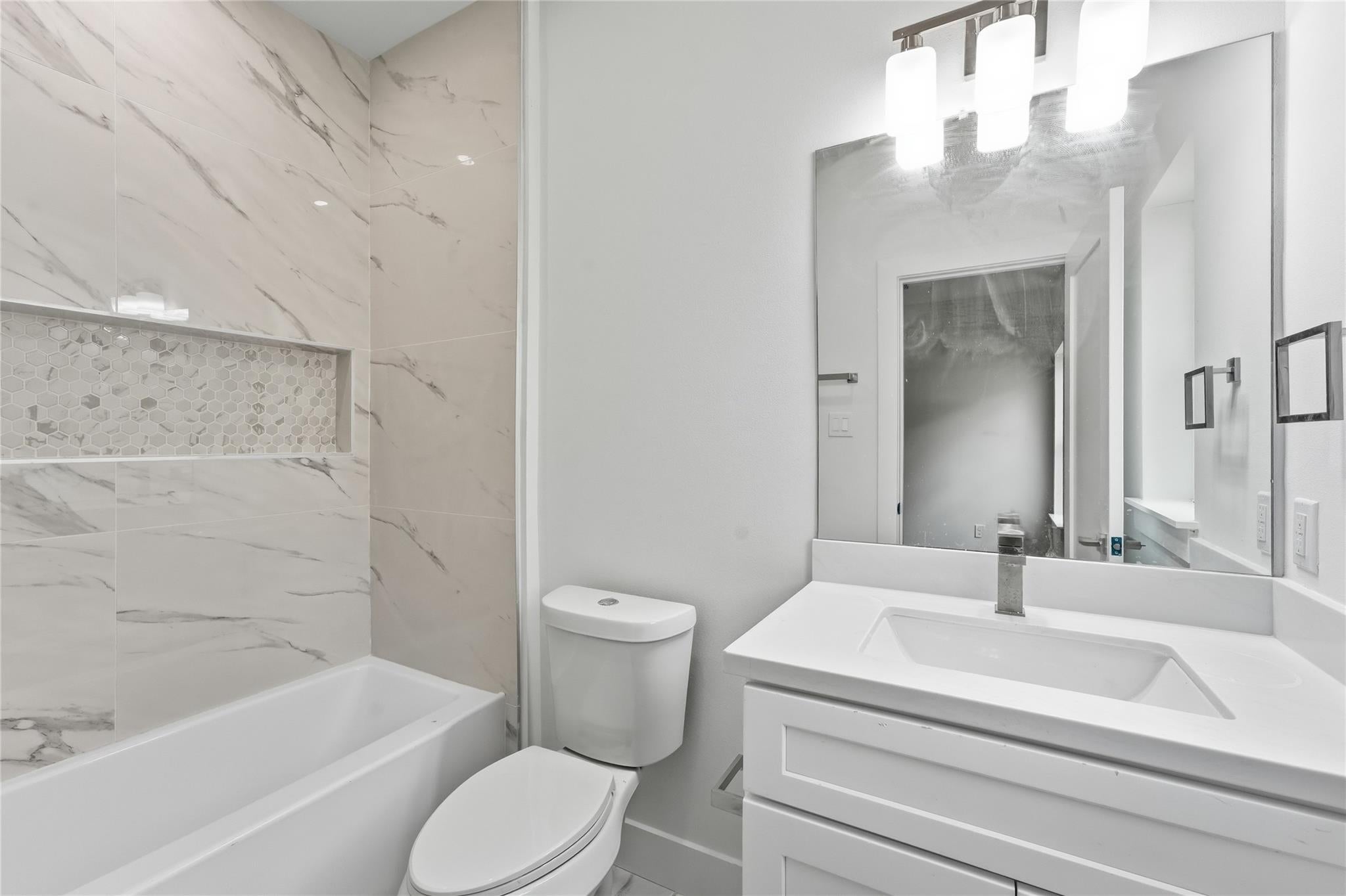 1424 W 34th 1/2 Street