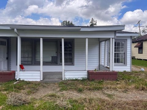 Homes For Rent - 4980 Chambers Street<br/> Beaumont, TX 77705