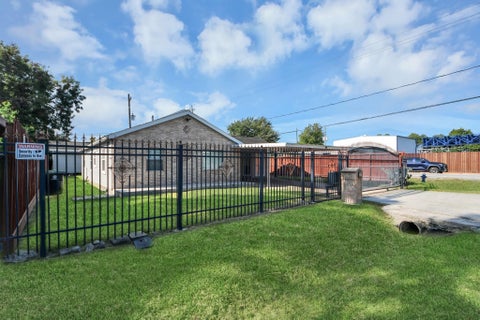 Photo of 602 Fostoria Lane, Houston, TX 77076 (MLS # 88489527)