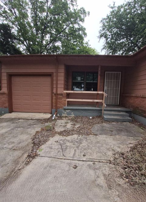 Photo of 313 Elm Street, Copperas Cove, TX 76522 (MLS # 6262184)