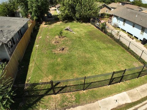 Photo of 2511 Jones Street, Houston, TX 77026 (MLS # 11402611)