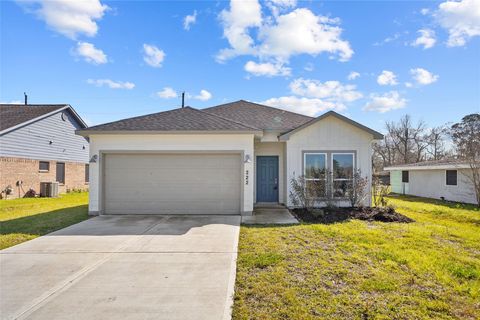 Photo of 222 Spruce Lake Road, Houston, TX 77336 (MLS # 12295531)