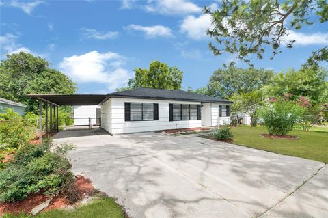 Photo of 13915 Nitida Street, Houston, TX 77045 (MLS # 80631051)