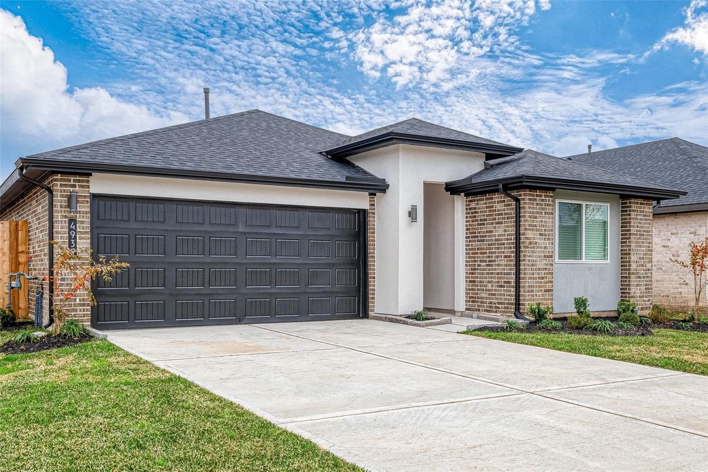 Photo of 4939 Pine Haven Lane Ln, Fresno, TX 77545 (MLS # 82272894)