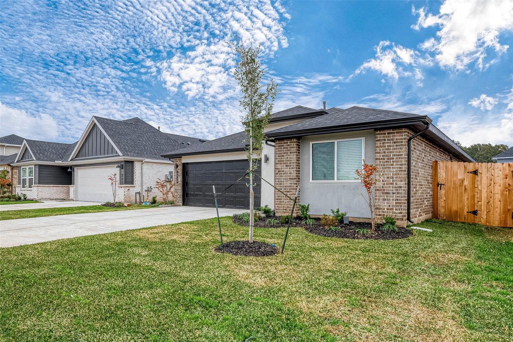 Photo of 4939 Pine Haven Lane Ln, Fresno, TX 77545 (MLS # 82272894)