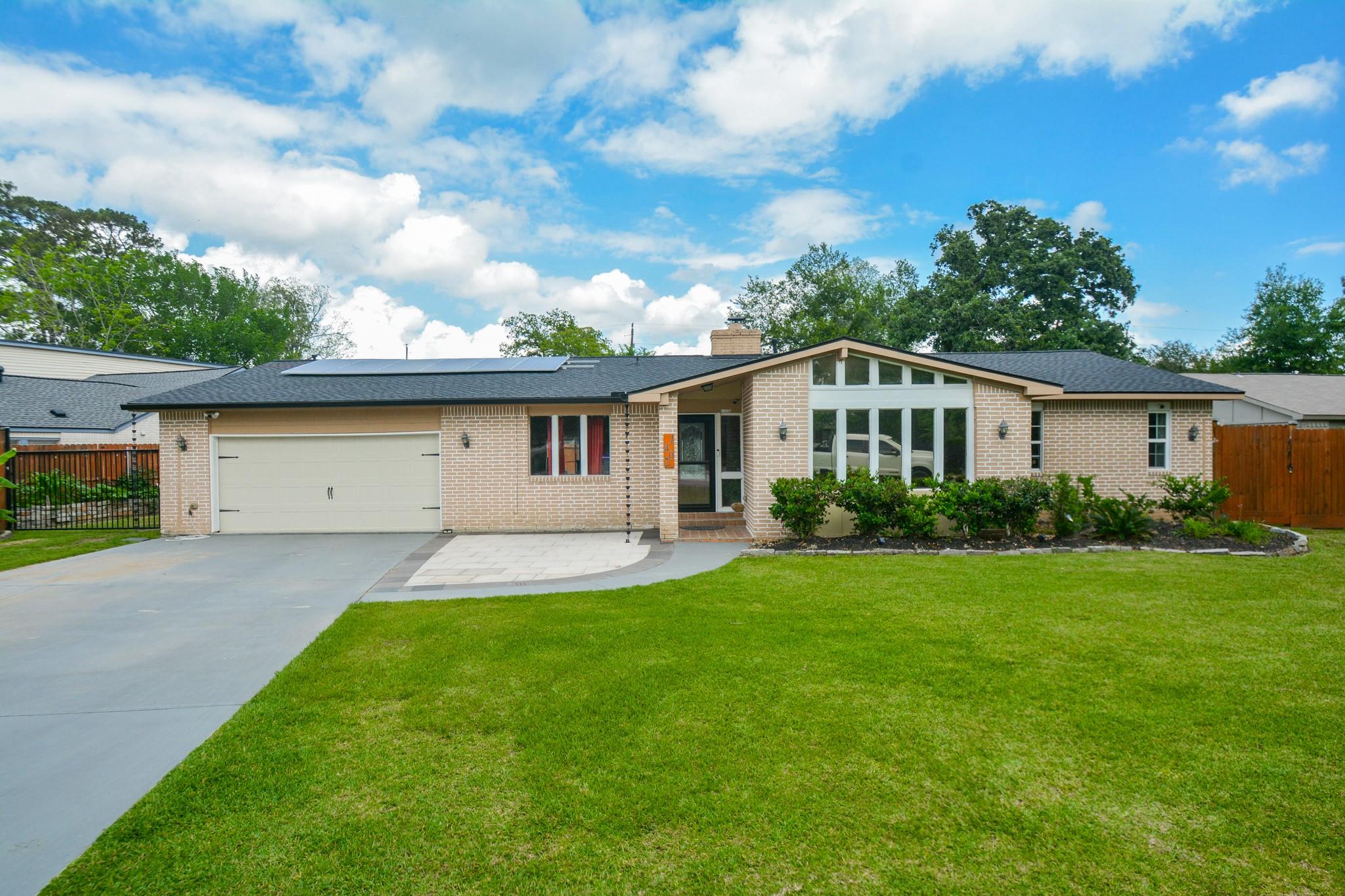 1402 Chestnut Ridge Rd