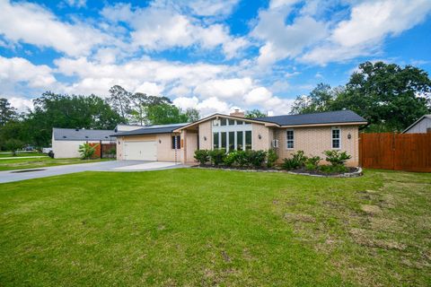 1402 Chestnut Ridge Rd Kingwood TX 77339