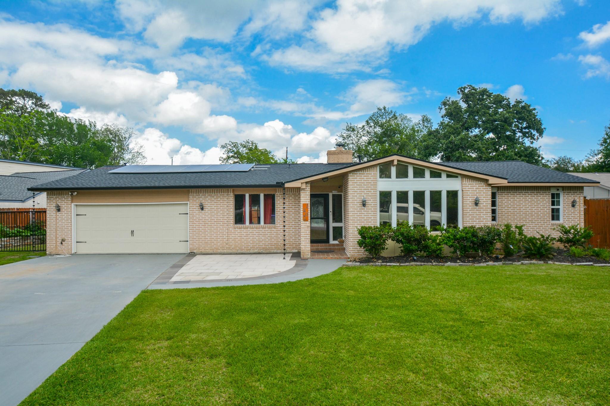 1402 Chestnut Ridge Rd
