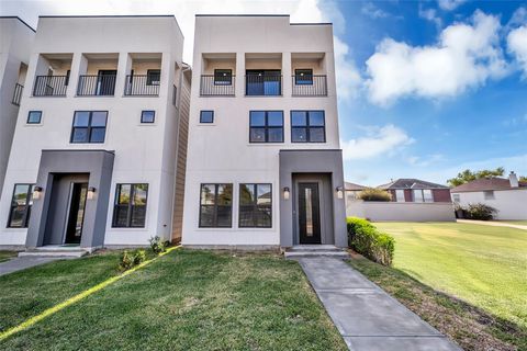 Photo of 15000 S Richmond Avenue #6, Houston, TX 77082 (MLS # 29983356)