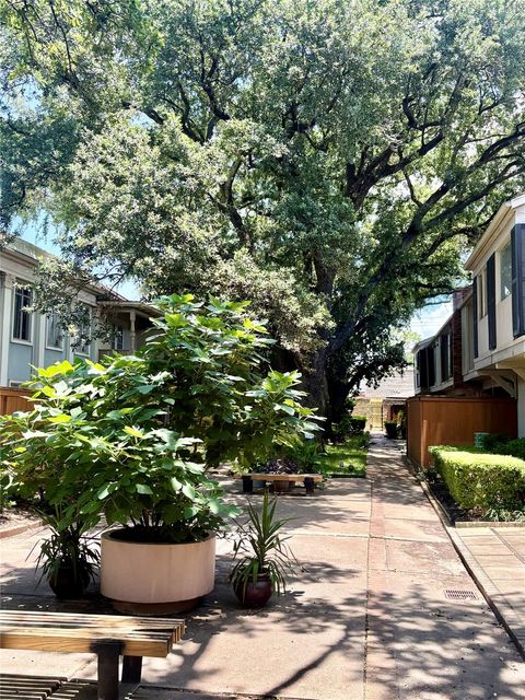 Photo of 2595 Marilee Lane #6, Houston, TX 77057 (MLS # 27546670)