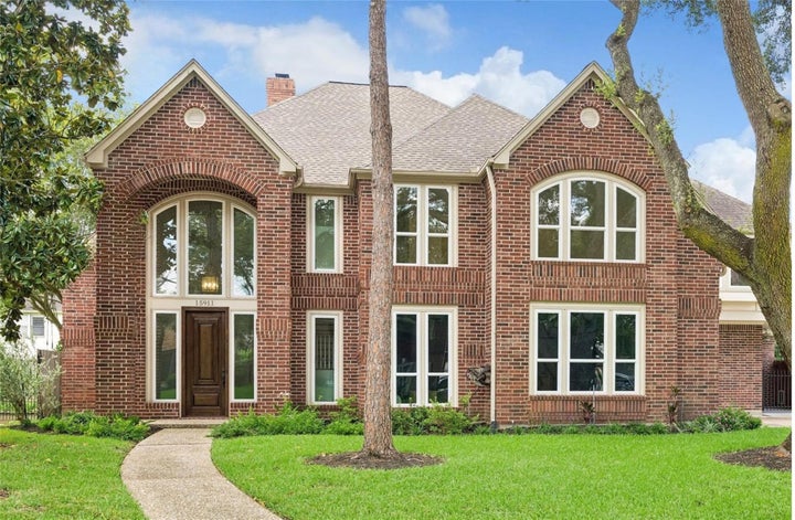 Welcome to this stunning Kickerillo home, situated on a prime cul-de-sac lot in the heart of Fleetwood