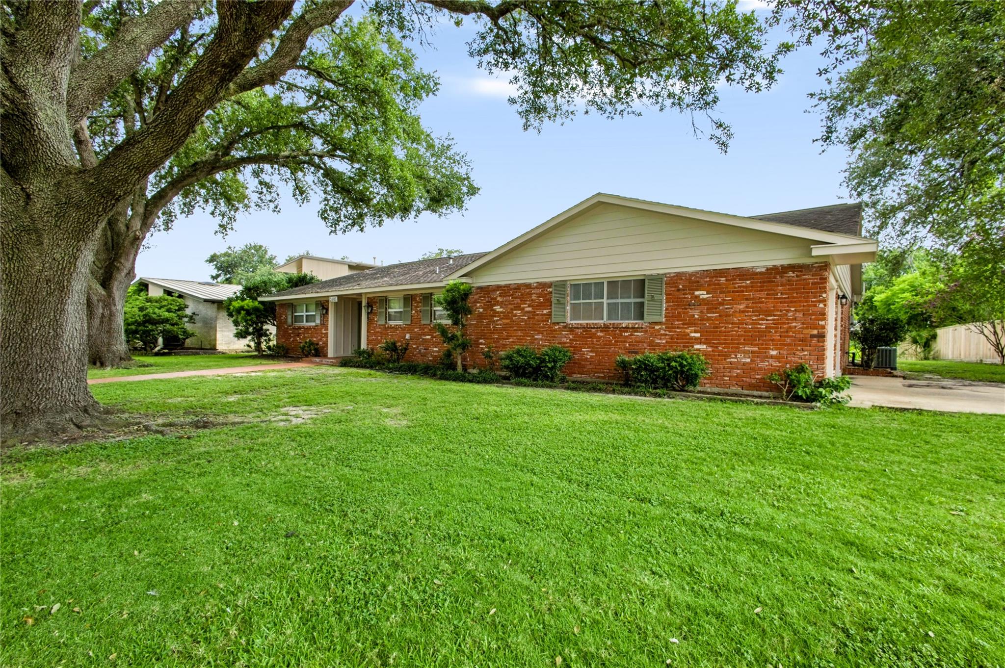 Photo 1 of 21 — 2405 Powell Street, Bay City, TX 77414