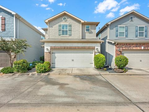 Photo of 8924 Hollister Commons Lane, Houston, TX 77080 (MLS # 94885499)