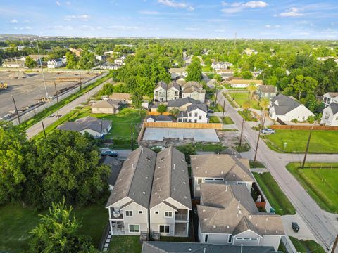 Tiny photo for 2307 Clementine Street, Houston, TX 77020 (MLS # 12390247)