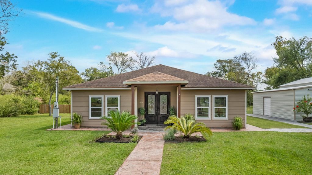 Photo of 5811 Avenue G 1/2, Santa Fe, TX 77510 (MLS # 9369170)