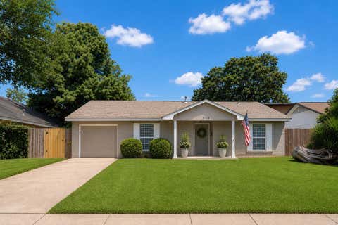 Photo of 5114 Heatherbrook Drive, Houston, TX 77045 (MLS # 10457795)