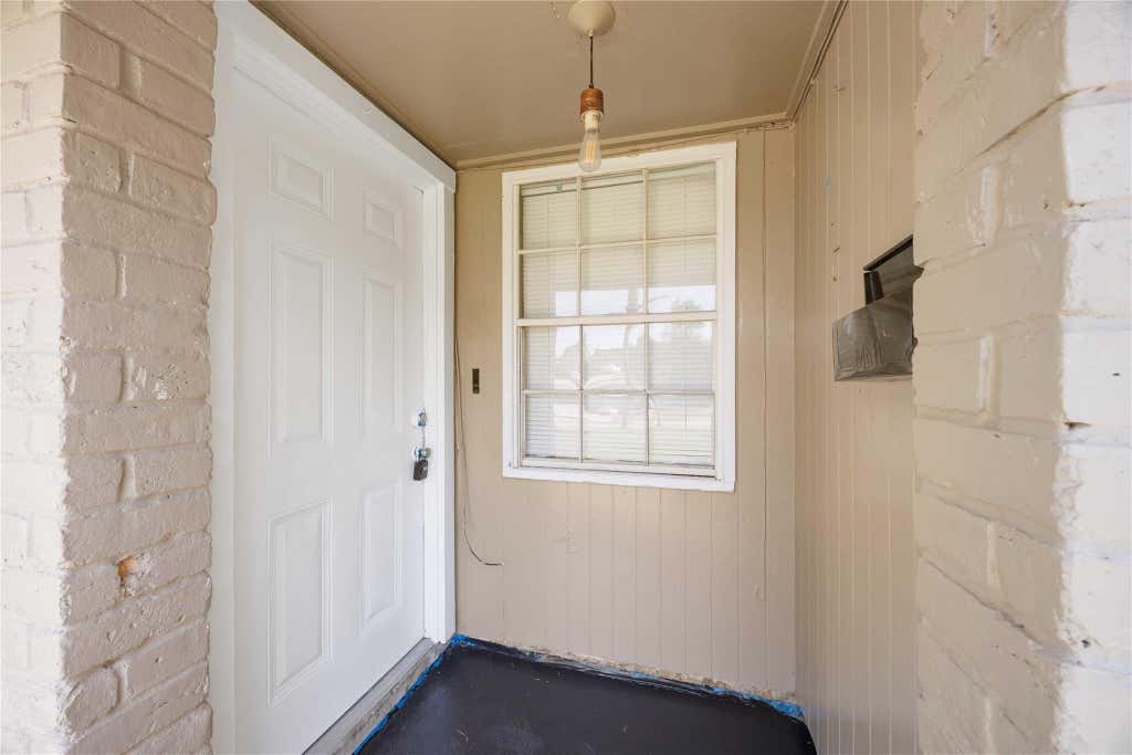 Photo of 5114 Heatherbrook Drive, Houston, TX 77045 (MLS # 10457795)