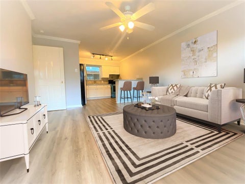 Photo of 911 Byrne Street #2, Houston, TX 77009 (MLS # 36319486)