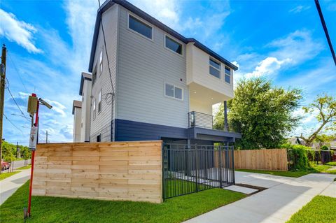 Photo of 1928 Gregg Street, Houston, TX 77020 (MLS # 82202328)