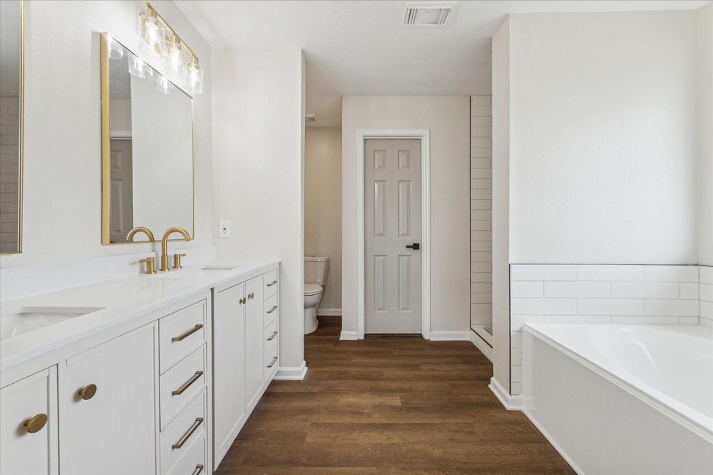 Photo of 218 Diamond Bay Drive, Dickinson, TX 77539 (MLS # 48237992)