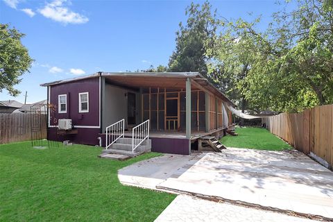 Photo of 209 San Jacinto Street, Highlands, TX 77562 (MLS # 6458955)