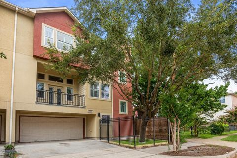 Photo of 1031 W 23rd Street, Houston, TX 77008 (MLS # 97554482) Photo of 1031 W 23rd Street, Houston, TX 77008 (MLS # 97554482)